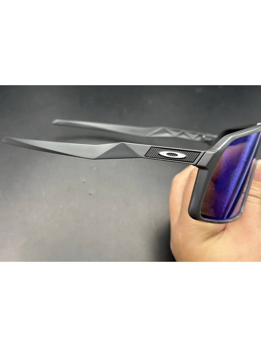 Oakley Sutro Matte Carbon w/ Prizm Sapphire Lens/(Nosepad Included)